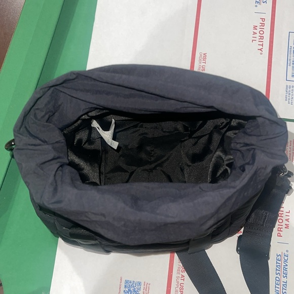 NWOT LULULEMON Dash All Day CrossBody Bucket Black Bag - Picture 10 of 17